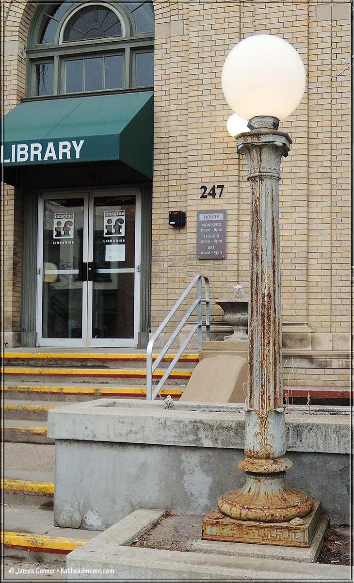 library_lamppost